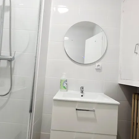 4 בית אירוח *
