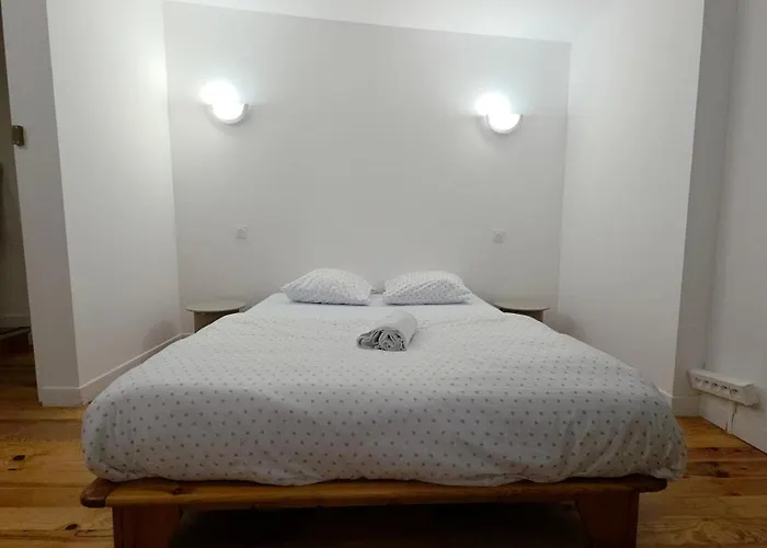 4 בית אירוח *